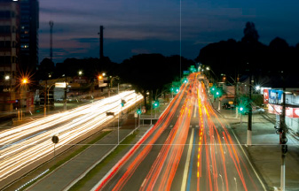 Como os semáforos inteligentes vão reduzir o tempo de viagem e aumentar a segurança no trânsito