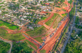 Como a cobertura vegetal ajuda a proteger e estabilizar o terreno da Encosta do Mutange