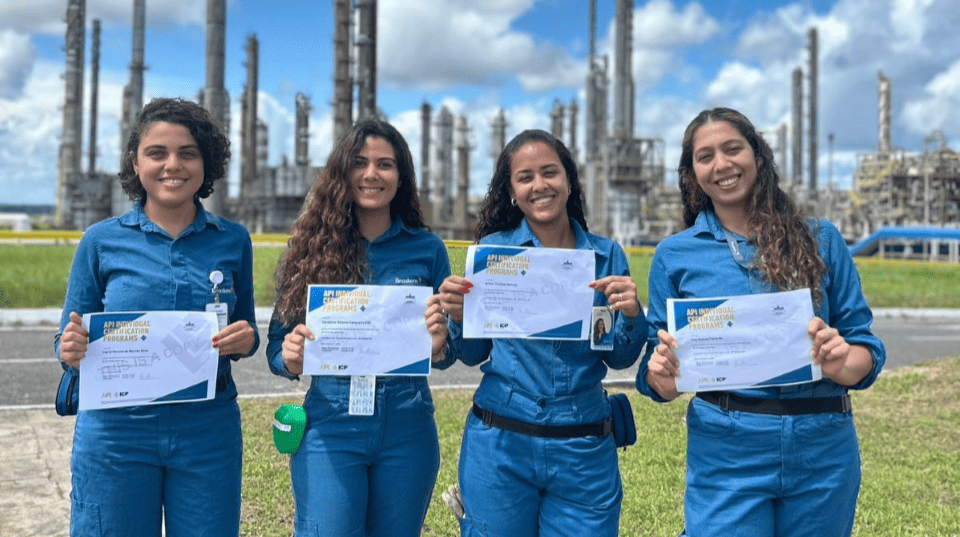 Engenheiras da Braskem na Bahia estão entre as cinco únicas mulheres a conquistar certificação internacional no Brasil
