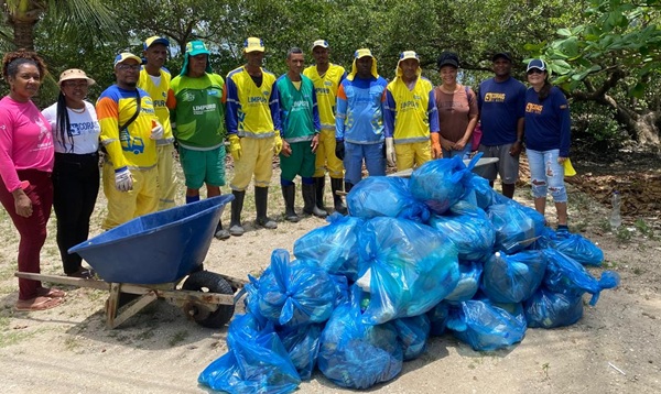 Corais de Maré promove mutirão de limpeza subaquática e de faixa de areia em Ilha de Maré 